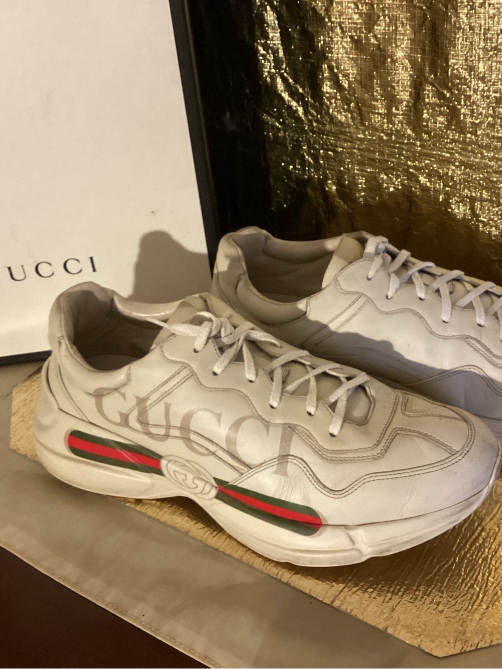 Gucci Cream Leather Low-Top Sneakers with Red & Green Stripe